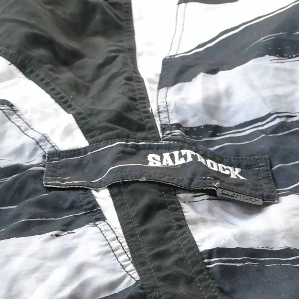 NWT - SALTrockCobain Stripe Boardshort Grey, Size L